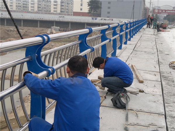 本溪不锈钢河道护栏的特性及其在城市景观中的应用