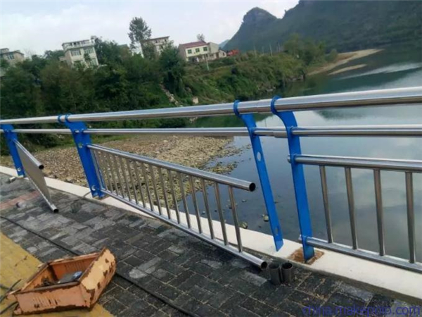 本溪不锈钢复合管护栏是一种卓越的防护材料
